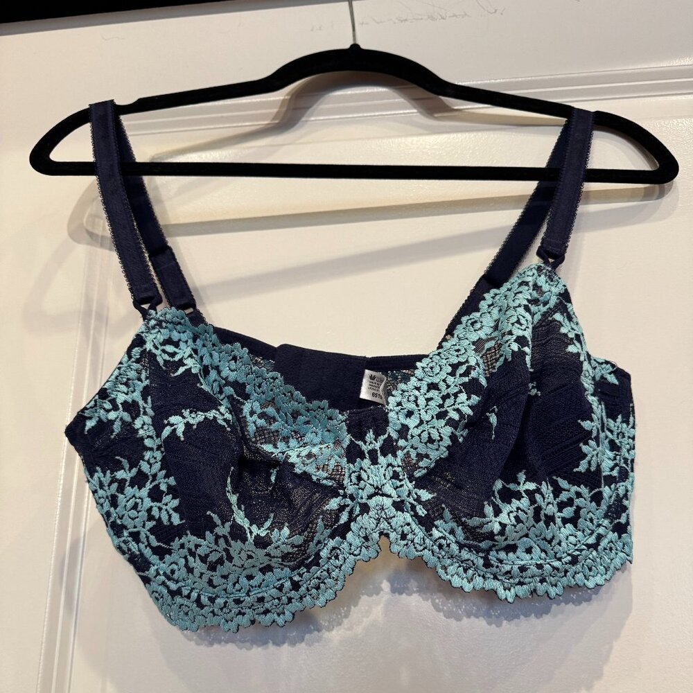 Elegant Lace Trimmed Bra in Navy and Aqua
